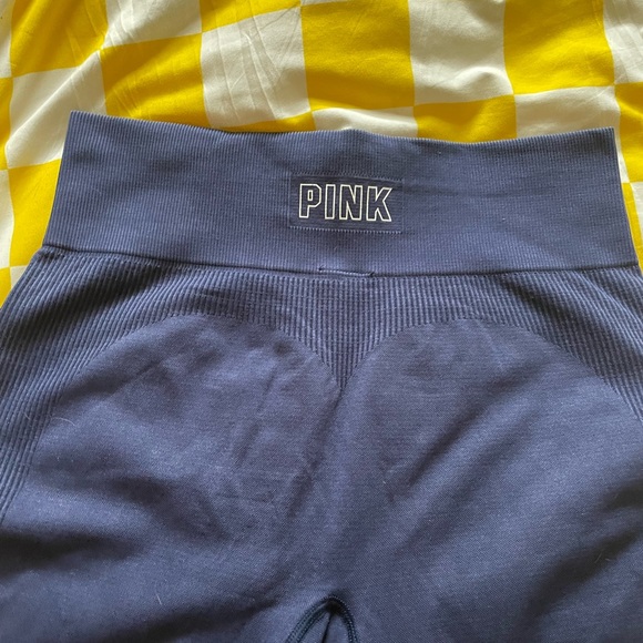 VS PINK COLLEGIATE PRINT CREW NECK SWEATSHIRT & VS PINK SEAMLESS LEGGINGS SET - Picture 6 of 11